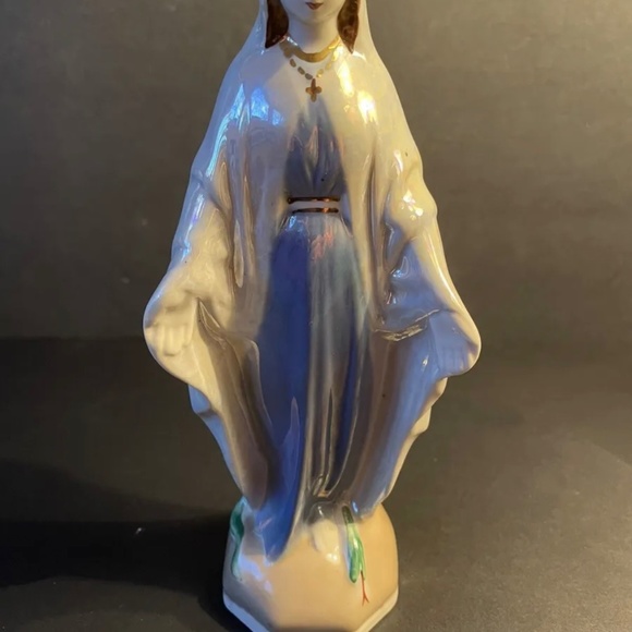 Virgin Mary Ceramic Figurine - Picture 1 of 7